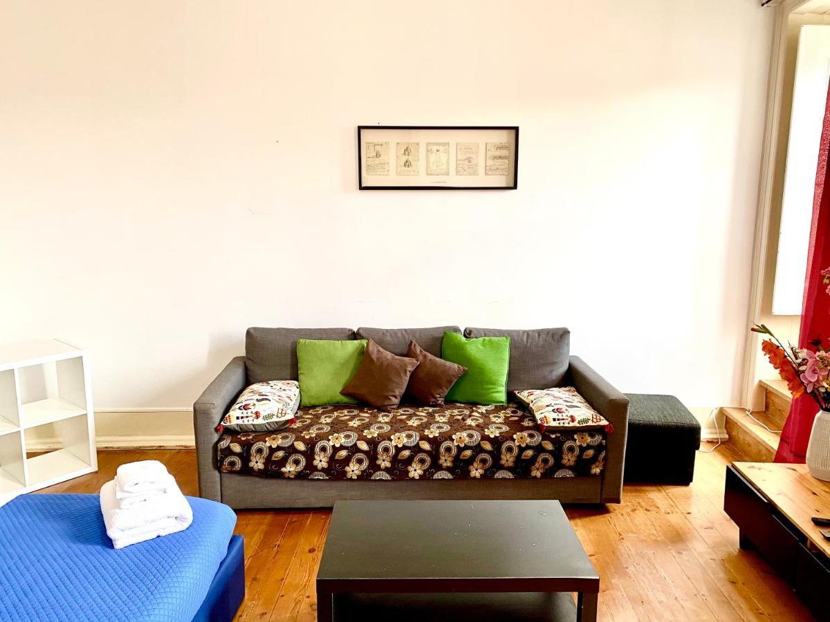 Classic Chiado 1 - Central Guest House Room With Shared Bathroom ลิสบอน ภายนอก รูปภาพ