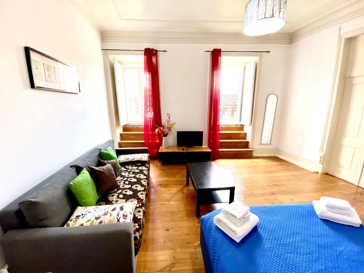 Classic Chiado 1 - Central Guest House Room With Shared Bathroom ลิสบอน ภายนอก รูปภาพ