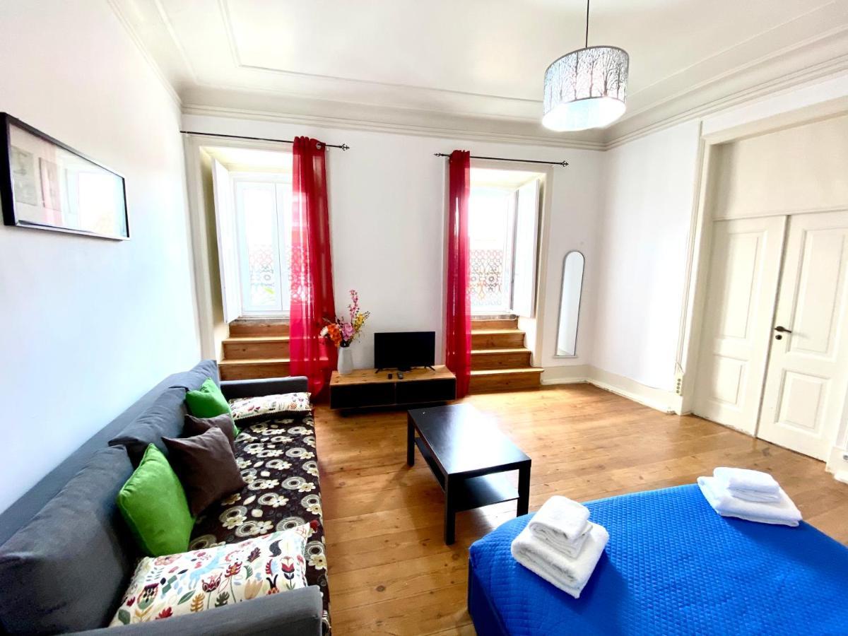 Classic Chiado 1 - Central Guest House Room With Shared Bathroom ลิสบอน ภายนอก รูปภาพ