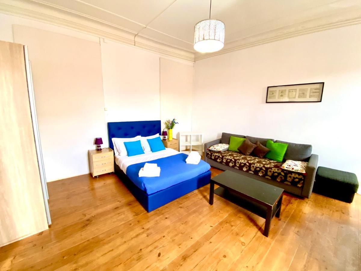 Classic Chiado 1 - Central Guest House Room With Shared Bathroom ลิสบอน ภายนอก รูปภาพ